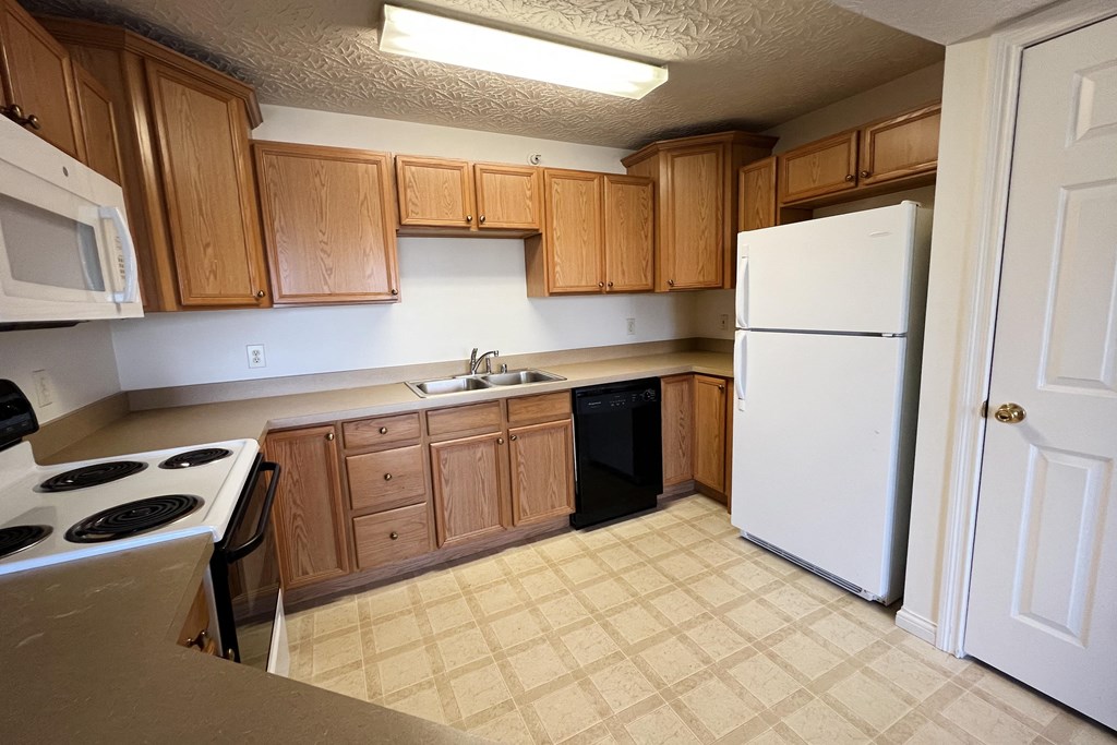 Well Equipped Kitchen at Walton Ridge Apartments, Walton, Kentucky