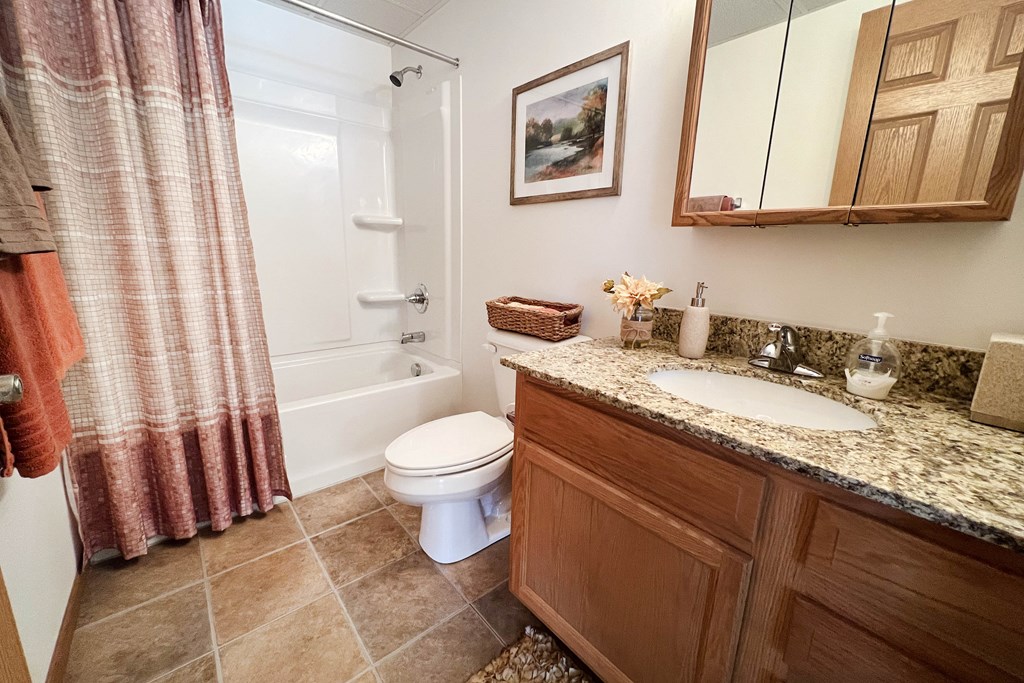 Bathroom With Bathtub at The Overlook at Ft. Thomas, Ft. Thomas, 41075