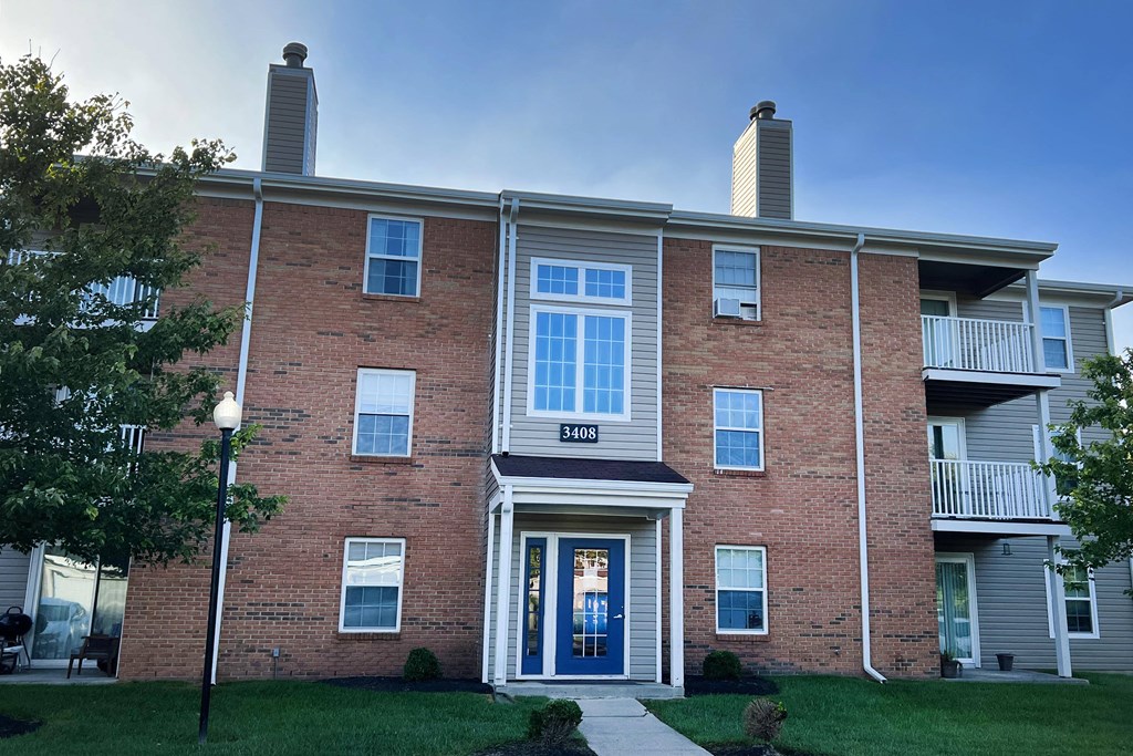 Apartment Exterior at Steeplechase Apartments, Loveland, 45140
