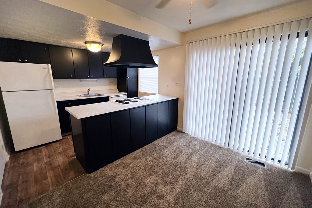 Dining and kitchen at Miamisburg by the Mall, Miamisburg, 45342