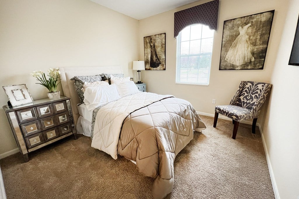 bedroom the preserve at ballantyne commons bedroom with bed and chair at Residences at Northgate Crossing, Ohio, 43235