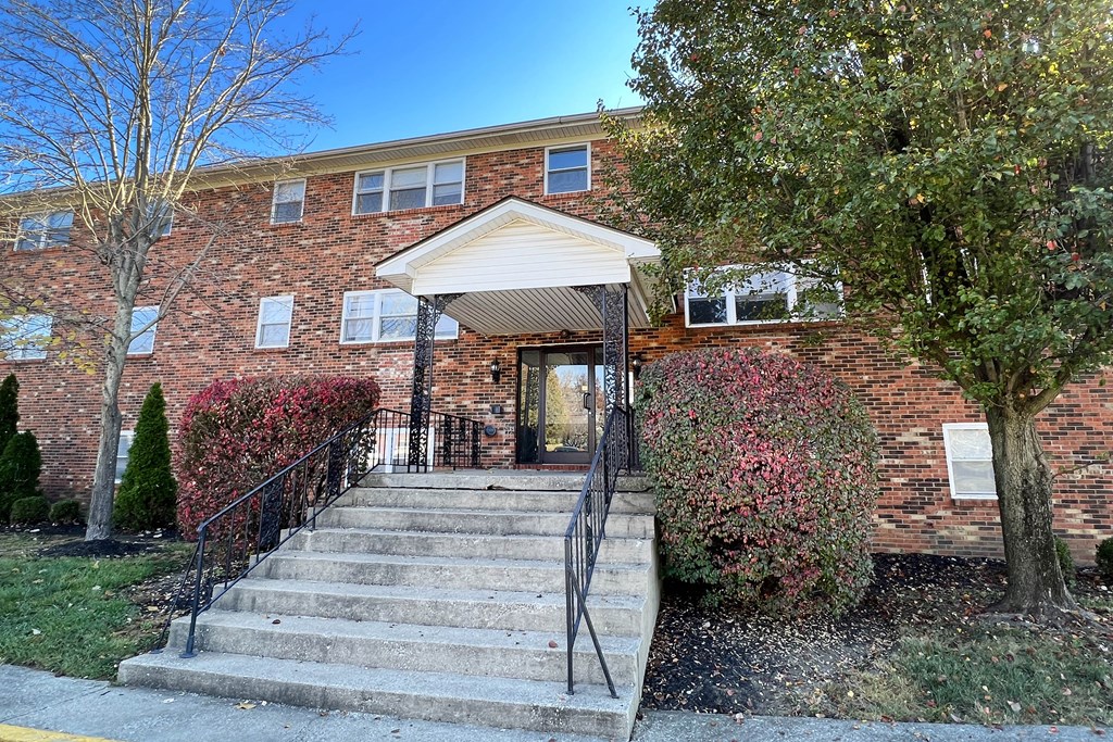 Entry at Park Place, Kentucky