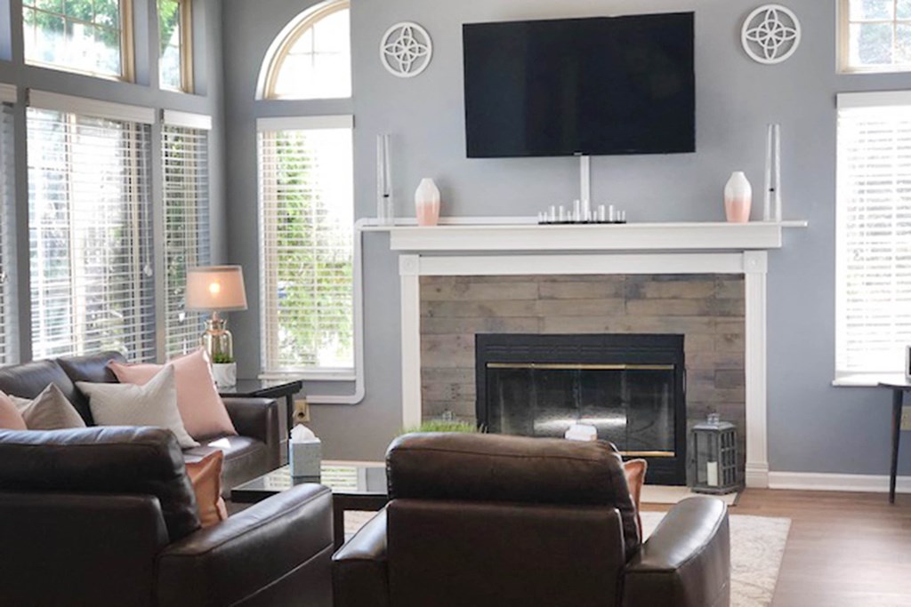 Clubroom With TV at Eagle Crest Apartments, Galloway, Ohio
