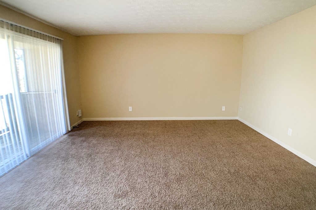 living room at Timber Ridge Apartments, Cincinnati, OH, 45241