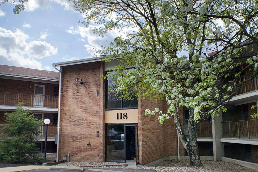 Indian Lookout with trees at Indian Lookout Apartments, Cincinnati