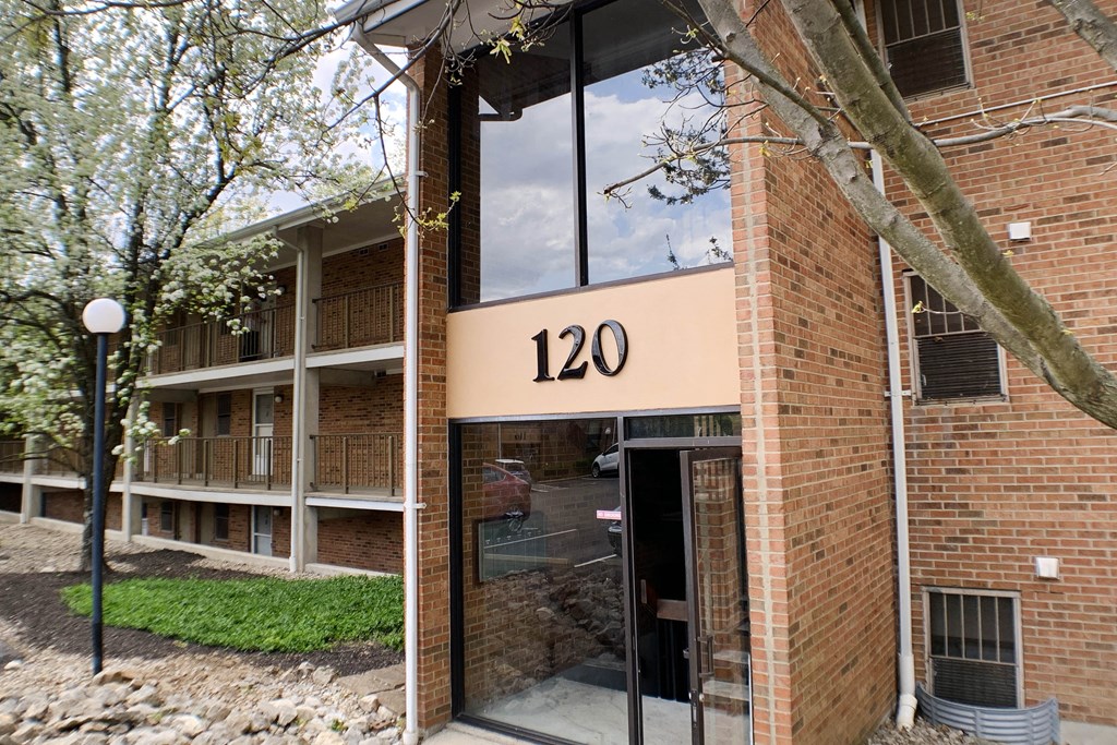 Exterior view at Indian Lookout Apartments, Cincinnati, Ohio