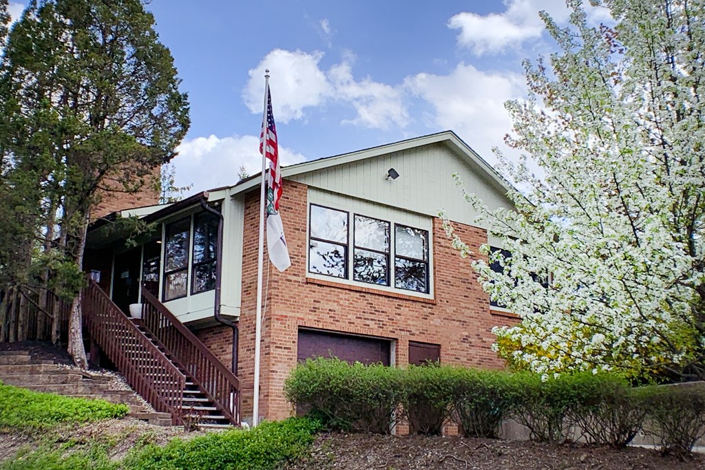 Indian Lookout Clubhouse at Indian Lookout Apartments, Cincinnati, OH