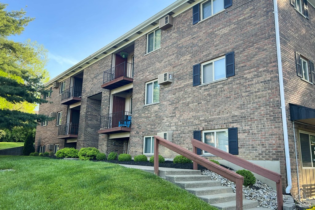 property building at Hunter Ridge Apartments, Cincinnati, OH