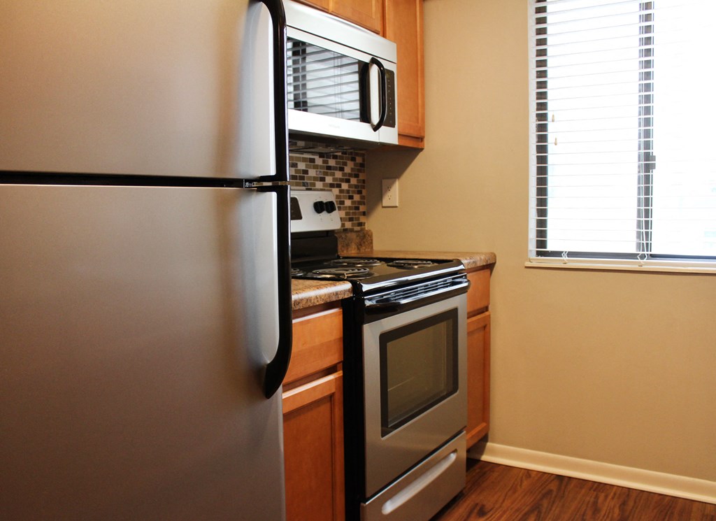 renovated kitchen at Hunter's Creek Apartments, Ohio, 45242