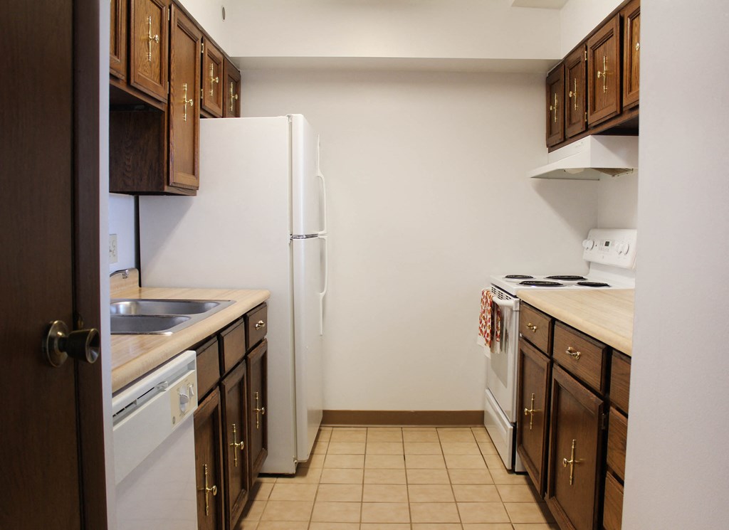 Indian Lookout Kitchen with cabinets and appliances at Indian Lookout Apartments, Cincinnati, OH, 45238