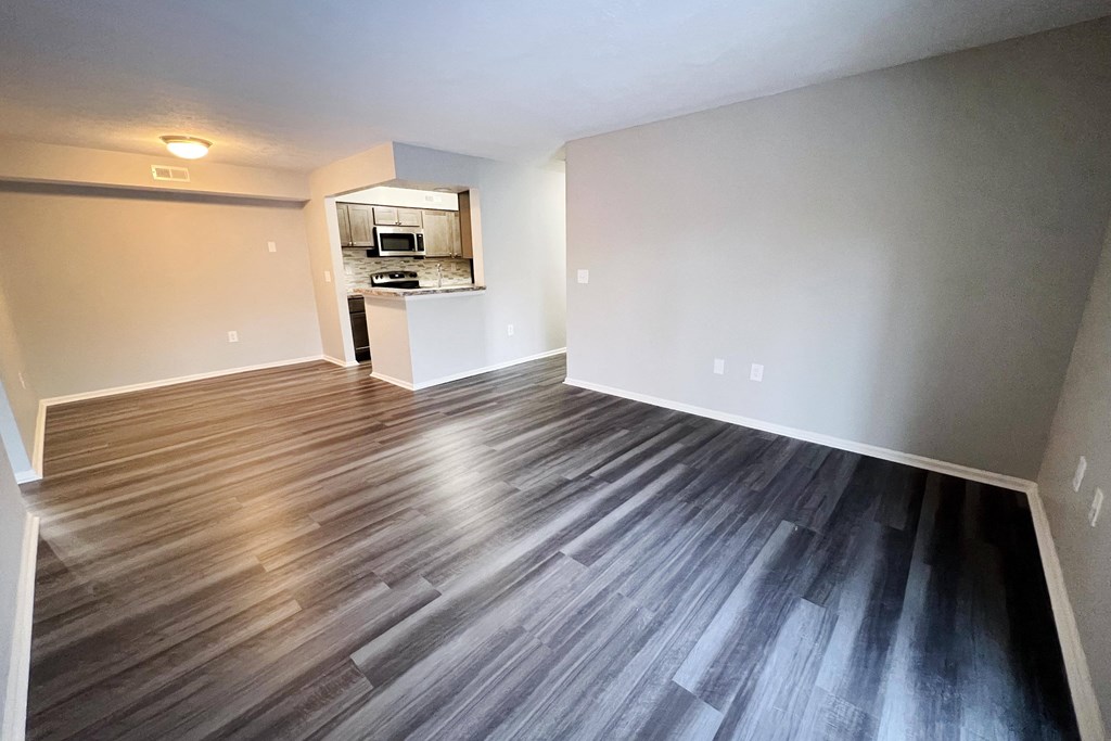 Room decor at Deercross Apartments, Cincinnati, OH