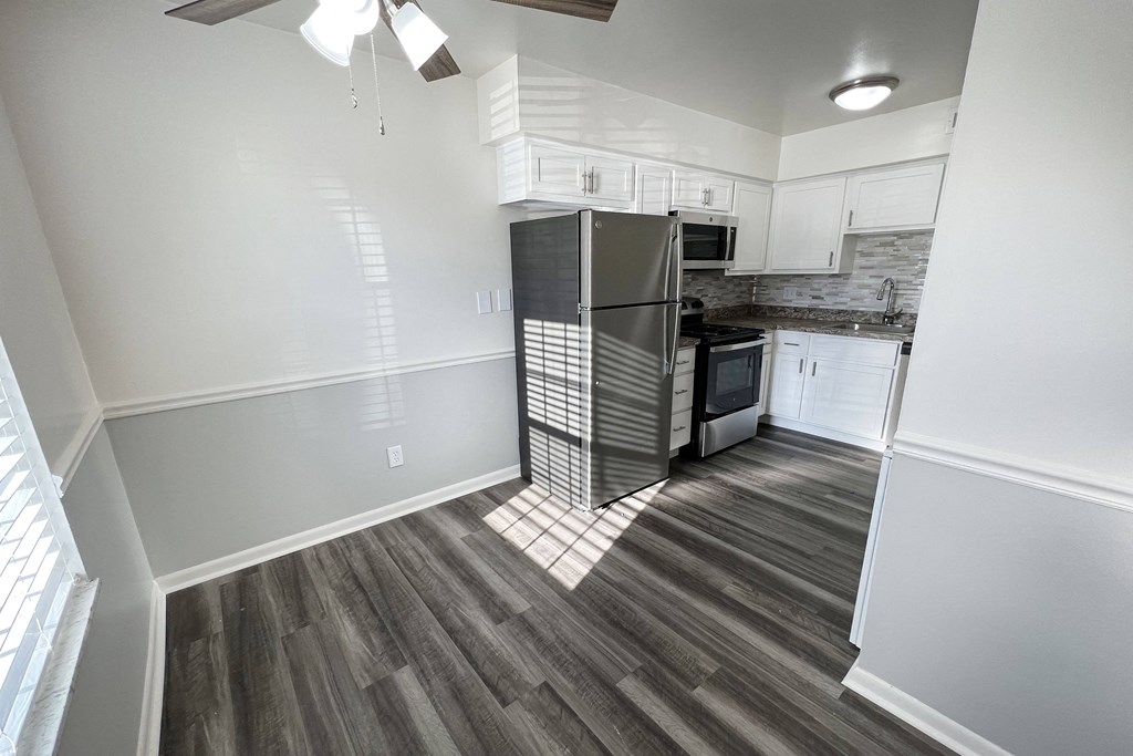 Kitchen with appliances at Walnut Creek Townhomes, Ohio