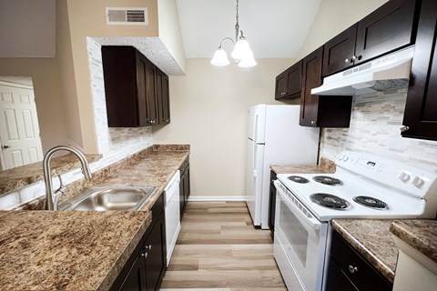 Renovated Kitchen at The Vinings Apartments, Cincinnati, OH