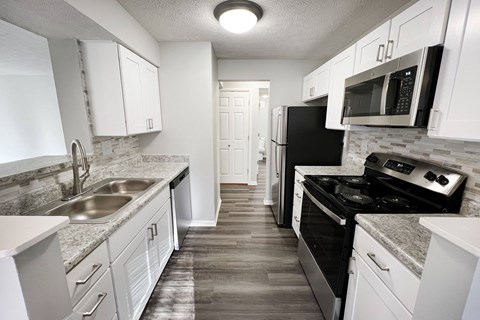 Stainless Steel Appliances at The Vinings Apartments, Cincinnati