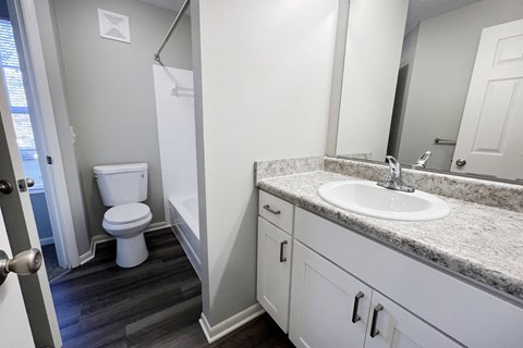 Luxurious Bathroom at The Vinings Apartments, Cincinnati, OH, 45245