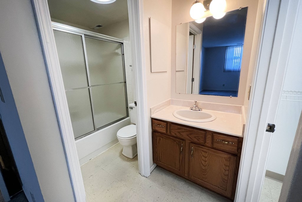 Glass Enclosed Tub at The Overlook at Ft. Thomas, Kentucky