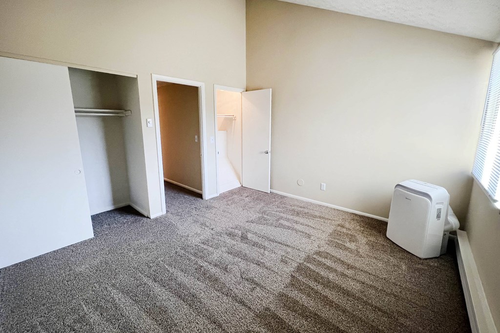 Master Carpeting  at Concord Woods Apartments, Ohio