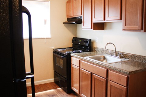 Fully Furnished Kitchen at Crown Court Apartments, Kentucky, 41042