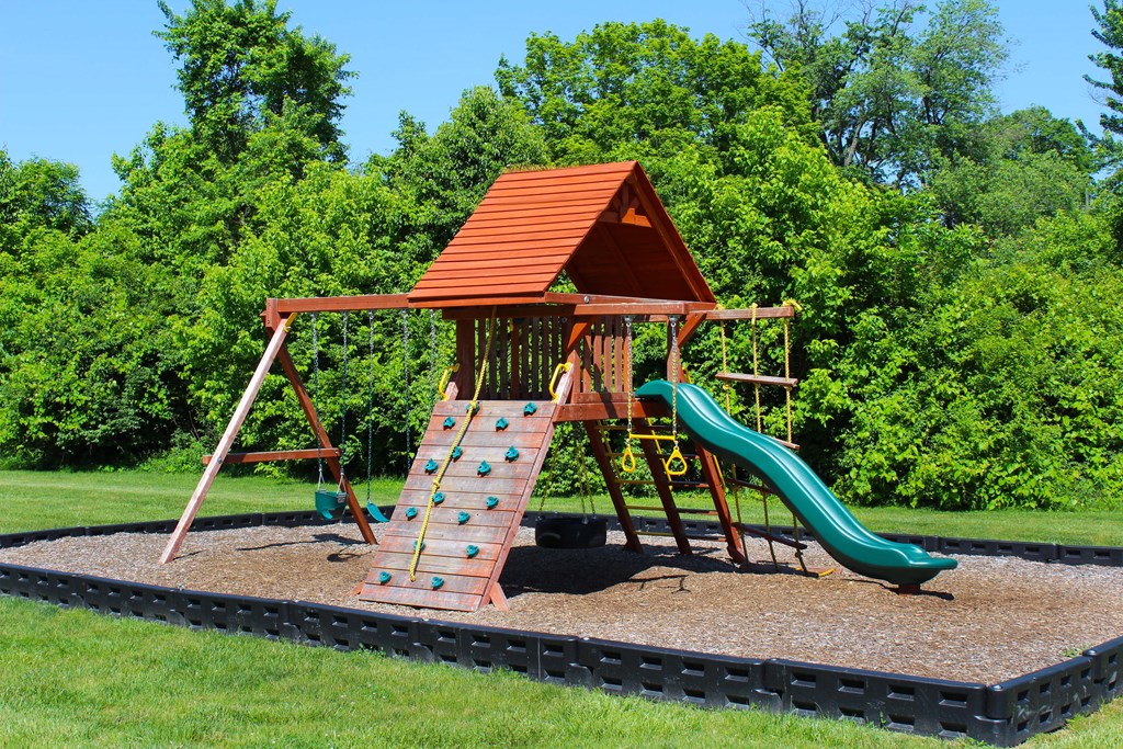 Four Worlds Apartments