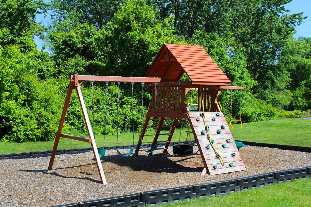 Four Worlds Apartments