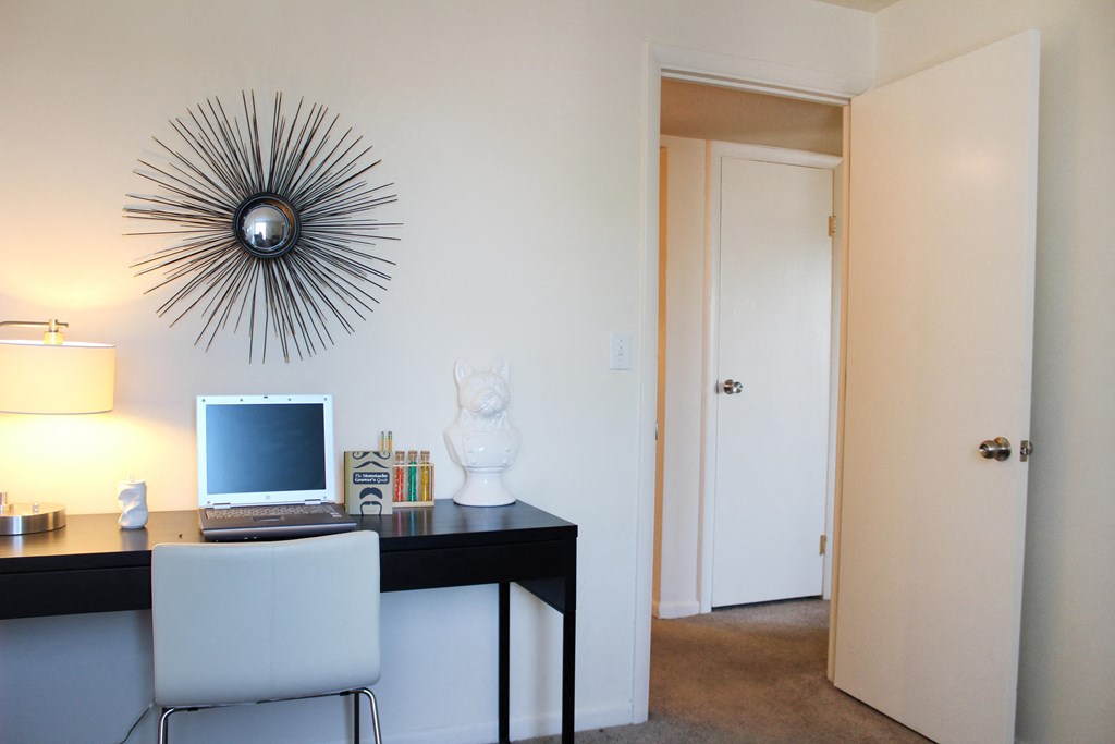 Decor at Miamisburg by the Mall, Miamisburg, OH