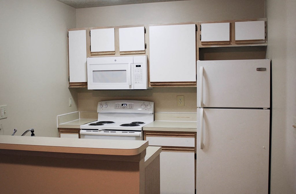 Efficient Appliances In Kitchen  at Eagle Crest Apartments, Ohio, 43119