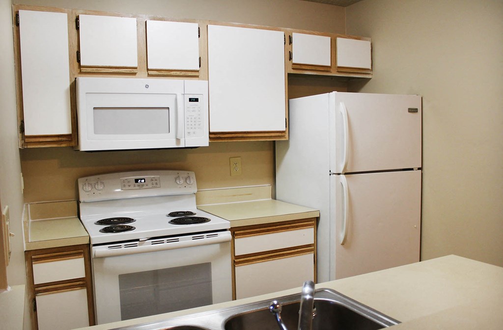 Kitchens With Ample Storage  at Eagle Crest Apartments, Galloway, OH, 43119
