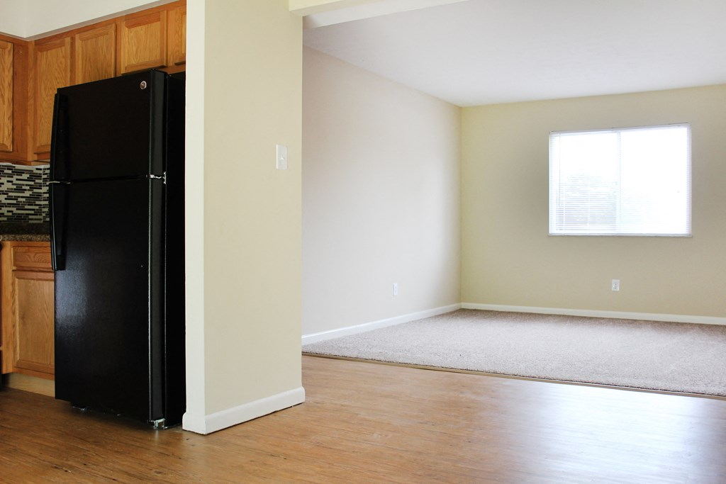 Kitchen And Living Area at East Pointe Apartments, Cincinnati, 45245