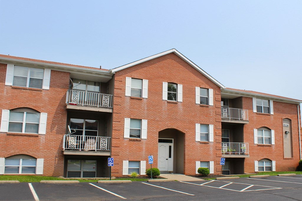 Four Worlds Apartments