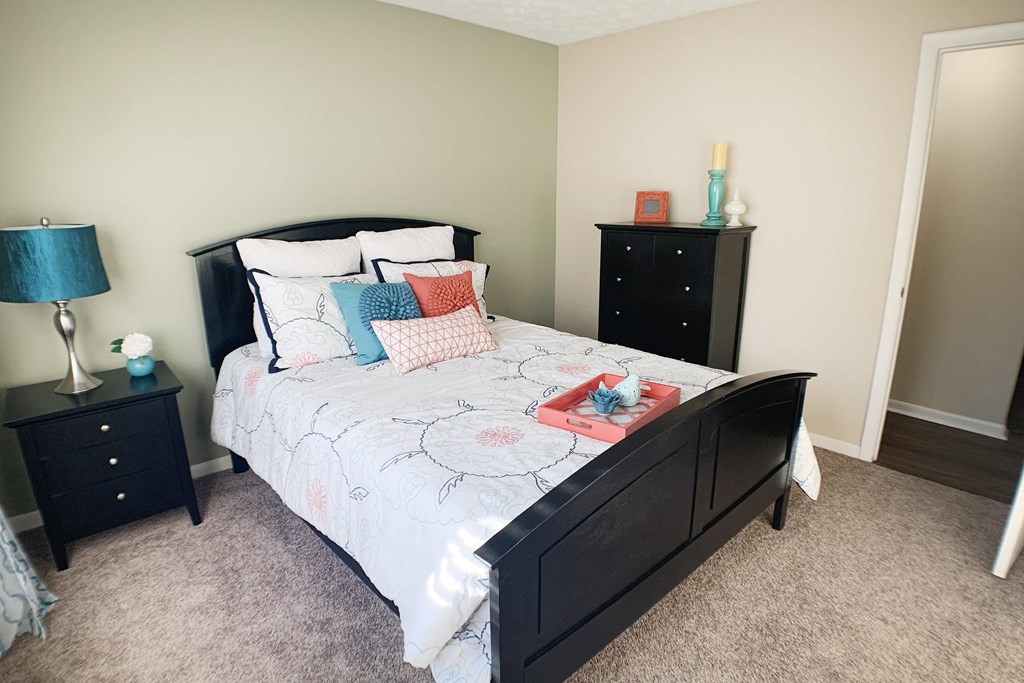 Bedroom With Closet at Fox Run Apartments, Cincinnati