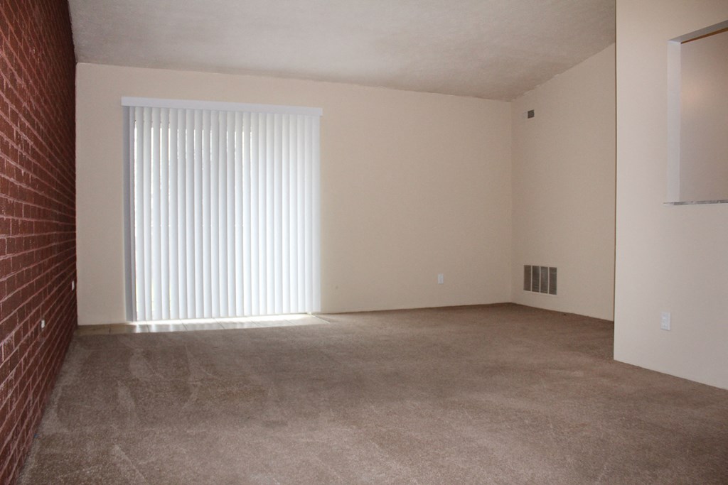 Unfurnished Living at Quail Meadow Apartments, Cincinnati