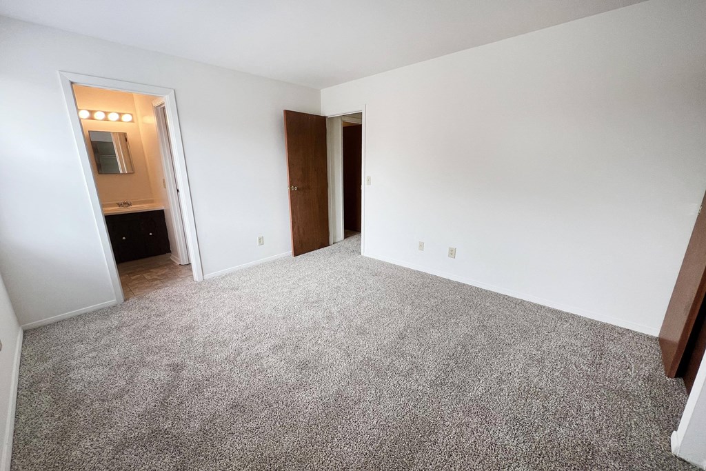 Four Worlds Apartments