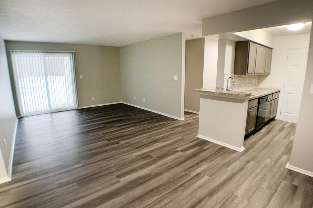 Unfurnished Living Room at Steeplechase Apartments, Ohio, 45140