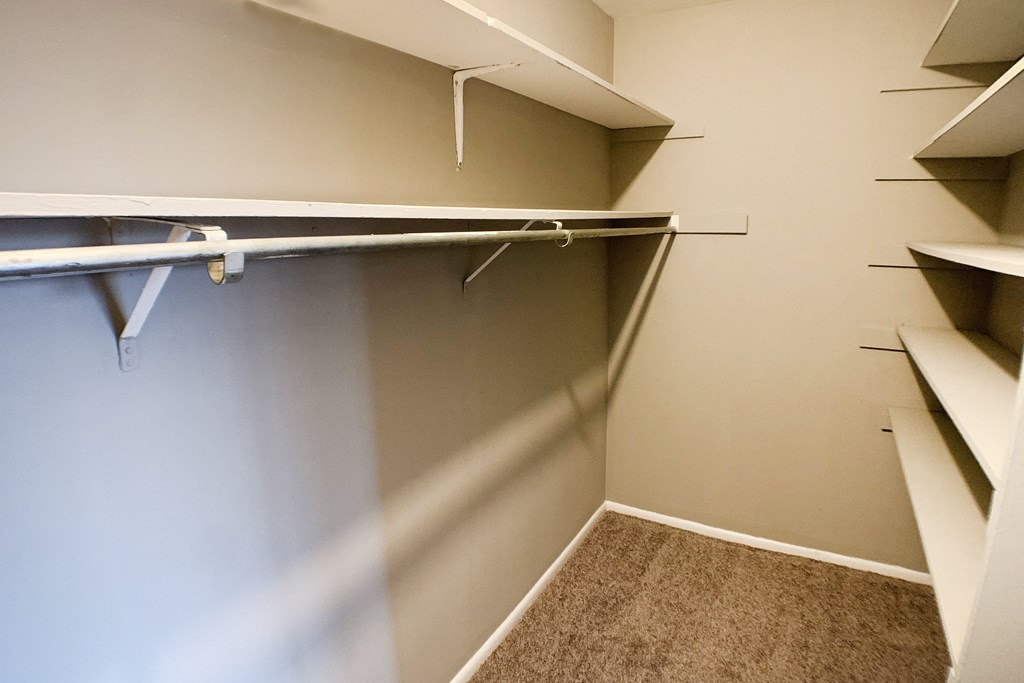Closet at Crown Pointe Apartments, Kentucky