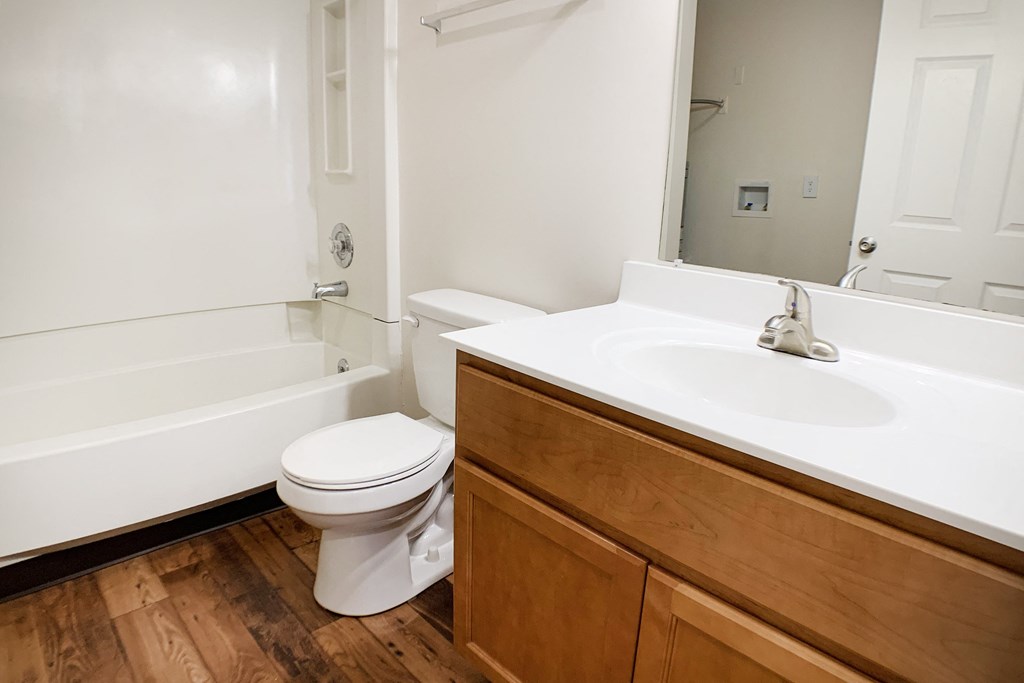 Bathroom at Wyndemere Apartments, Franklin, 45005