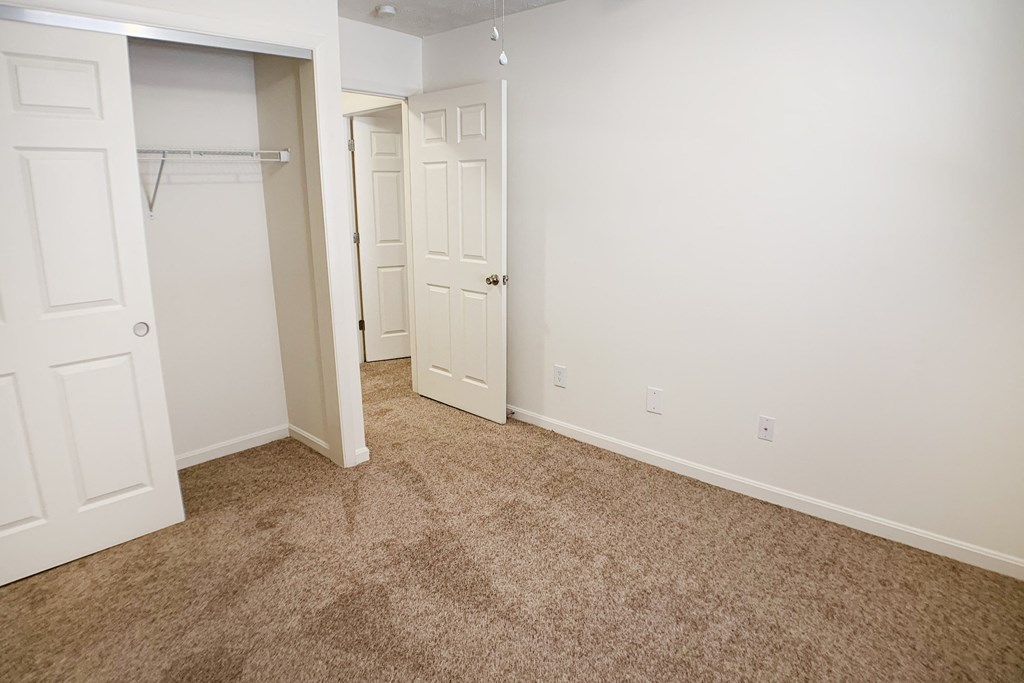 Bedroom With Closet at Wyndemere Apartments, Franklin, 45005