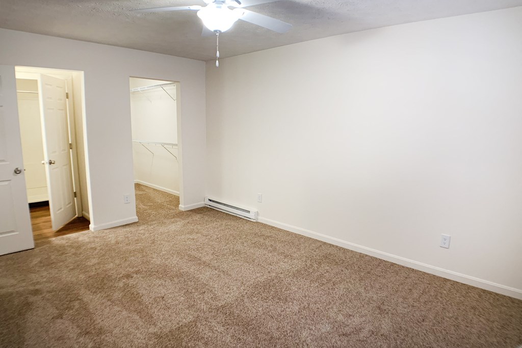 Vacant Bedroom at Wyndemere Apartments, Franklin, Ohio
