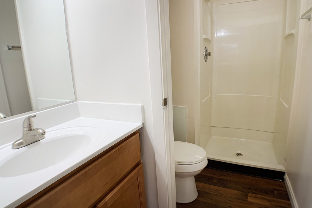 Luxurious Bathroom at Wyndemere Apartments, Franklin, OH