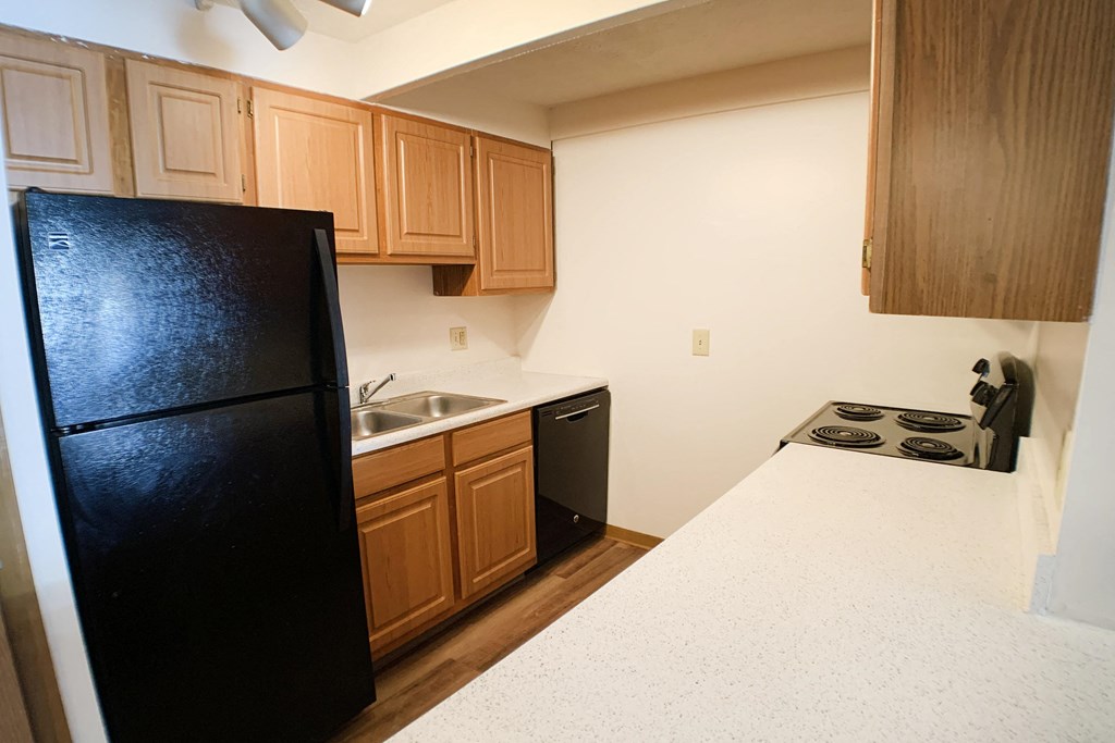 Fully Furnished Kitchen at Wyndemere Apartments, Franklin, OH, 45005