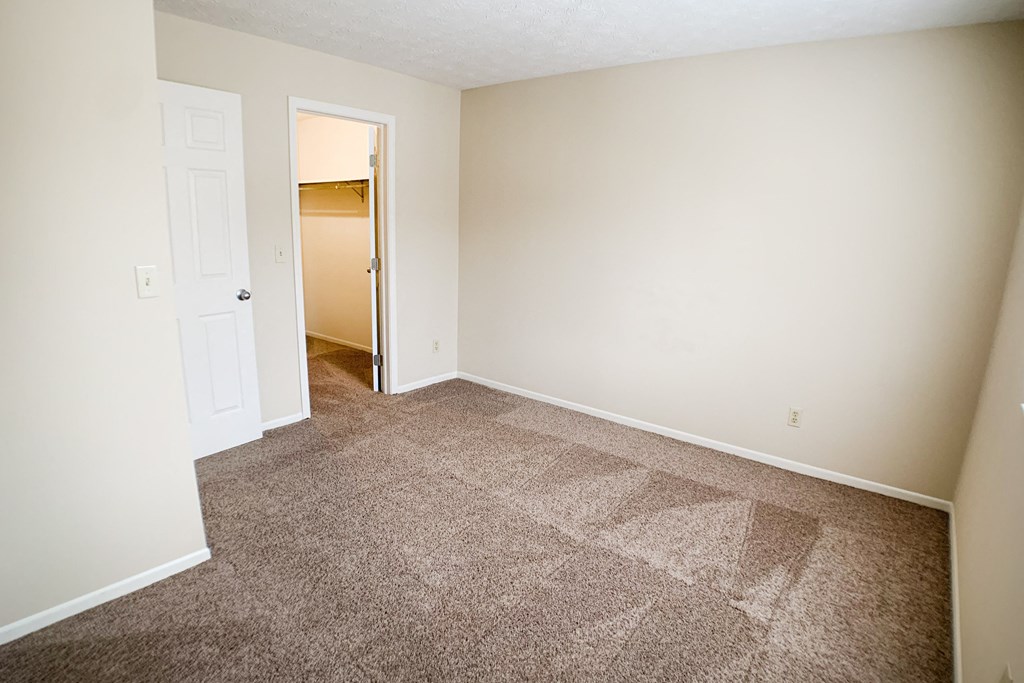 Bedroom at Forest Creek Apartments, Middletown