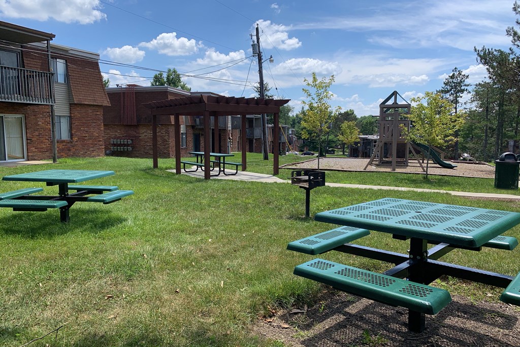 Picnic And BBQ at East Pointe Apartments, Cincinnati, 45245