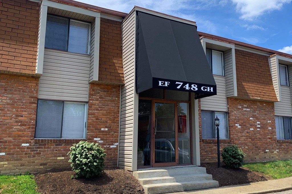 Grand Entrance at East Pointe Apartments, Cincinnati, 45245