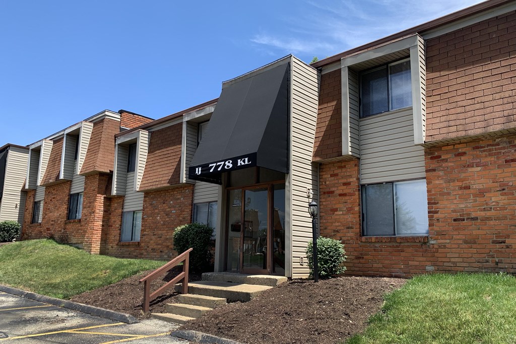 Elegant Exterior View  at East Pointe Apartments, Cincinnati, OH