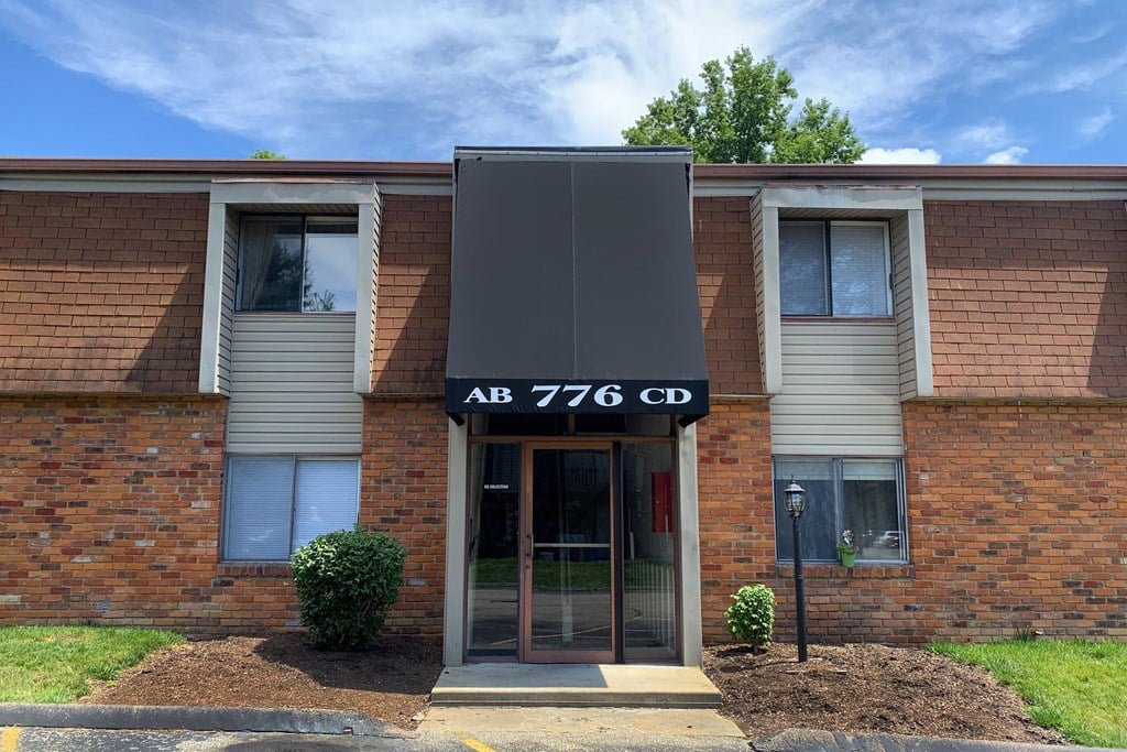 Exterior View at East Pointe Apartments, Cincinnati, OH, 45245