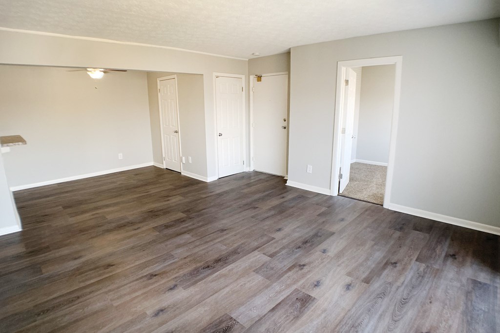 Unfurnished Living Area at Fox Run Apartments, Cincinnati, 45236