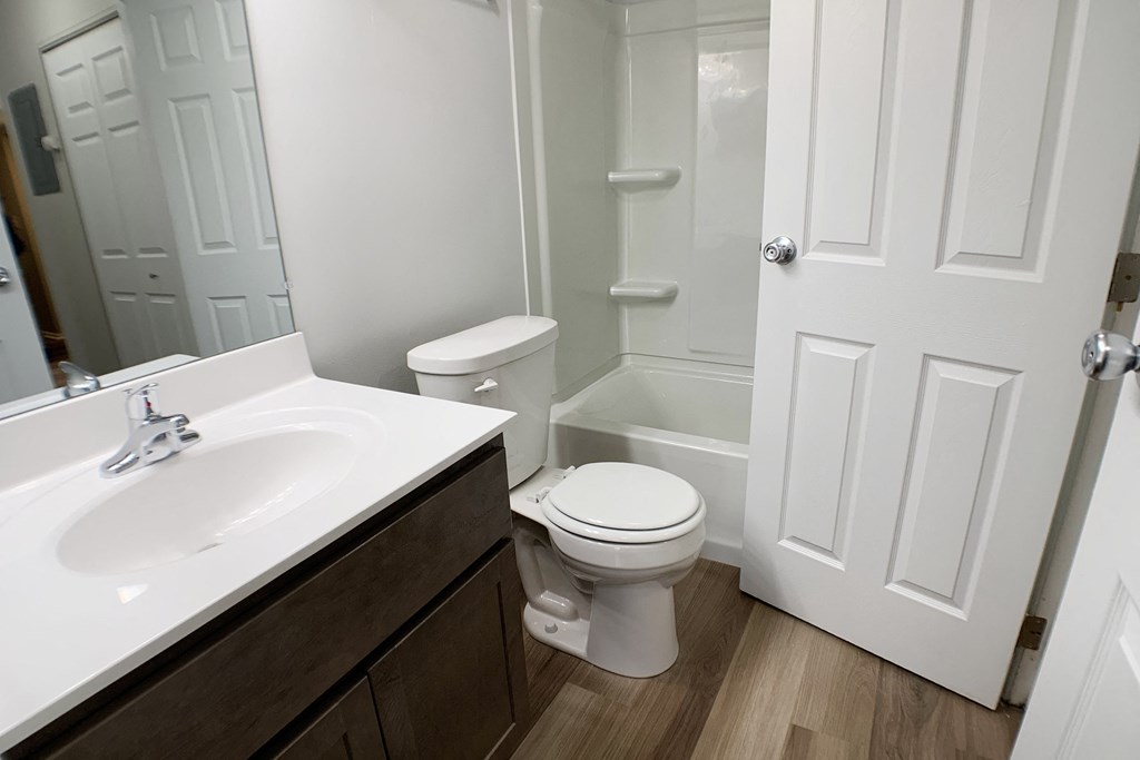 Modern Bathroom at Steeplechase Apartments, Loveland, 45140