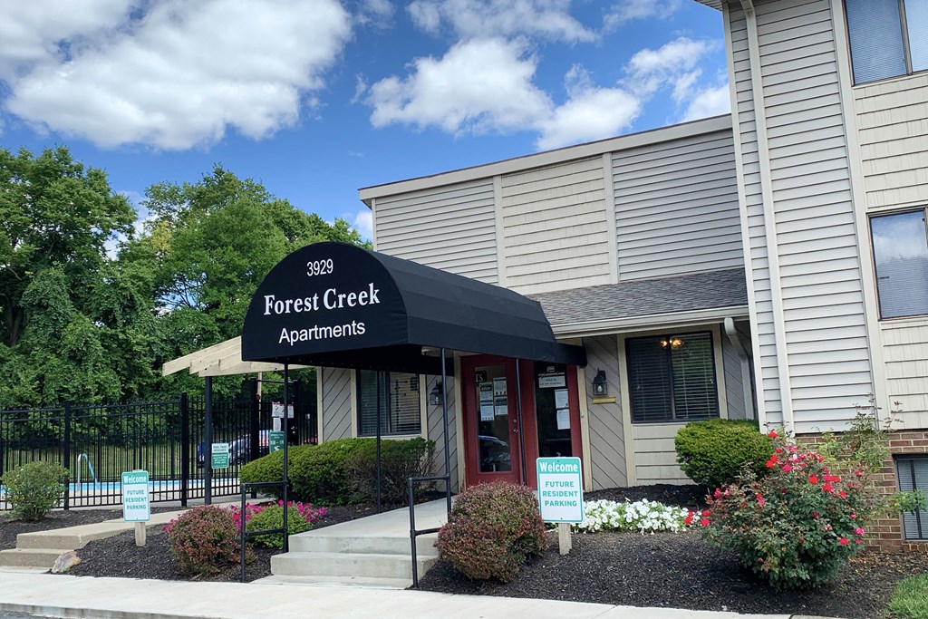 Leasing Office at Forest Creek Apartments, Ohio