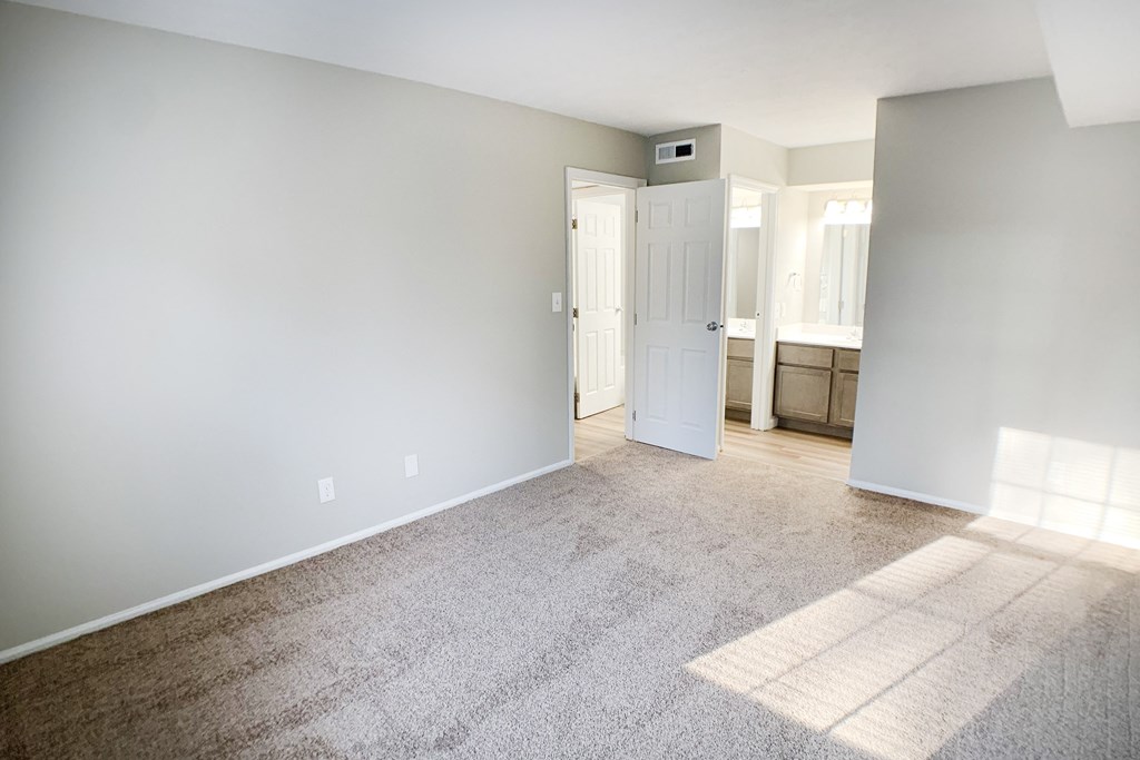 Carpeted Living Area at Steeplechase Apartments, Loveland, 45140