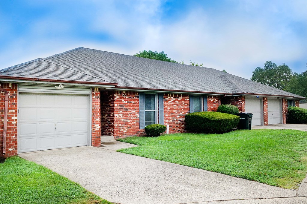 Garages Available at Hartland Place, Lexington, KY, 40517