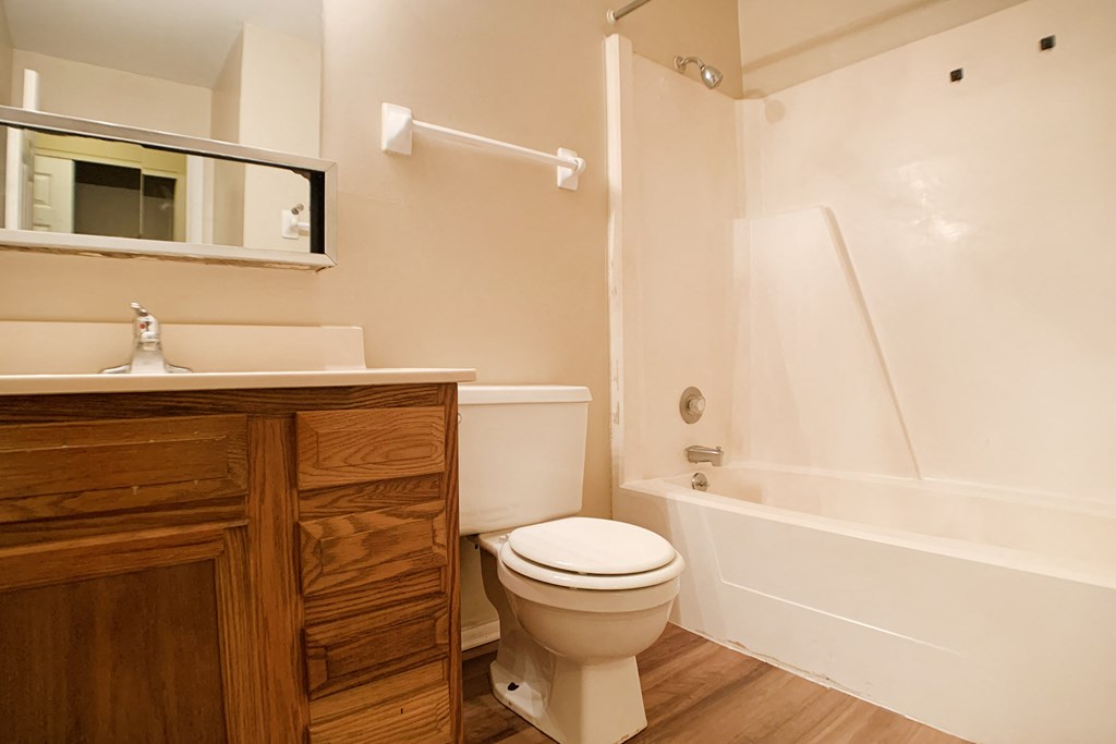 Toilet at Crown Ridge Apartments, Franklin, OH, 45005